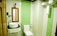 Toilet Kamar 2 Hotel Livanta