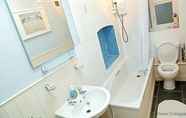 In-room Bathroom 4 Woolacombe Hibiscus 2 Bedrooms