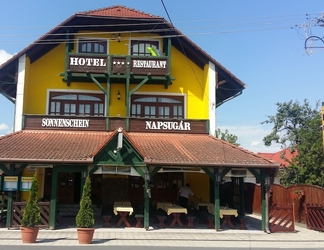 Exterior 2 Hotel Napsugár és Gulyás Kunyhó Étterem