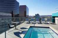 Swimming Pool AC Hotel by Marriott Beverly Hills