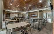 Restaurant 7 SpringHill Suites by Marriott Stillwater