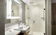 In-room Bathroom 2 SpringHill Suites by Marriott Stillwater