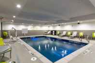 สระว่ายน้ำ Hampton Inn & Suites Dallas East