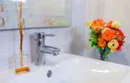 In-room Bathroom 3 Batic House By Sharaya Hotel