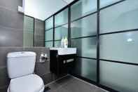 In-room Bathroom Empire D1705 by SYNC