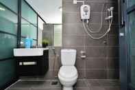 In-room Bathroom Empire D1713 by SYNC