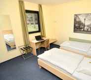 Bedroom 3 Best Deal Airporthotel Weeze