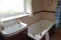 In-room Bathroom Mellanby Crescent