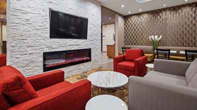 Sảnh chờ 4 Best Western Plus Hinton Inn & Suites