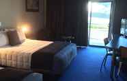 Bedroom 4 Bay City Motor Lodge