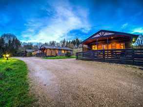 Exterior 4 New Forest Lodges