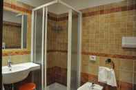 Toilet Kamar Trattoria Mingaren Albergo