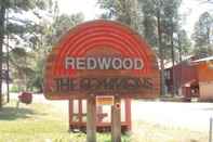 ภายนอกอาคาร Redwood Commons