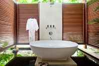 Toilet Kamar Cliffront Tropical Villa Cantik