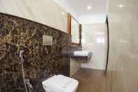 In-room Bathroom Hotel Maadhini