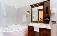 In-room Bathroom 5 Castello di Altomonte