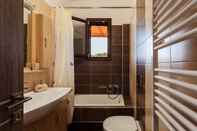 In-room Bathroom Villa Armonia - Beachfront Majestic Retreat