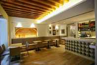 Bar, Cafe and Lounge San Lorenzo Suites