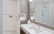 In-room Bathroom 4 Courtyard by Marriott Albany Troy/Waterfront