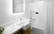 In-room Bathroom 7 SpringHill Suites by Marriott Columbus Easton Area