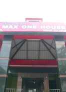 EXTERIOR_BUILDING Max One House