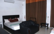 Kamar Tidur 3 Trinco Beach Hotel