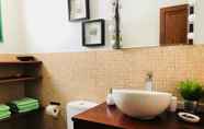 In-room Bathroom 7 Canaryislandshost l Blue Ocean Apartment in Lanzarote