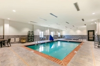 Swimming Pool Comfort Suites