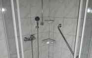 In-room Bathroom 4 Pension am Rasthof Dresdner Tor