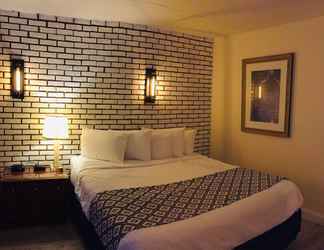 Bilik Tidur 2 Penn Lodge Hotel & Suites