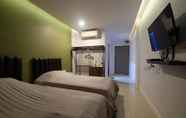 Kamar Tidur 2 Red Door