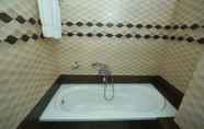 In-room Bathroom 3 RB Palace