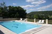 Swimming Pool Chambres d'hôtes Domaine Du Bas Chalus