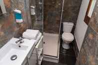 In-room Bathroom Alhambra Sonder Apartments
