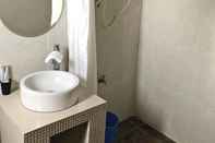 Toilet Kamar Knights Ko Suites