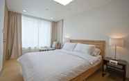 Bedroom 2 Jamsil Worldtower Galleria Apt B