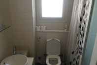 Toilet Kamar The Village Apartment