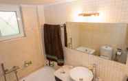 In-room Bathroom 6 Verga Majestic Sunsets - Villa Close to the Beach