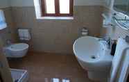 Toilet Kamar 4 B&B Lo Sparviero