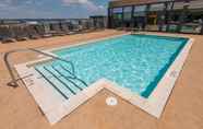 Swimming Pool 6 Bluebird Suites in Pentagon City