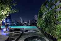 Swimming Pool Hyatt Regency Bangkok Sukhumvit