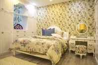 Kamar Tidur 1BR Victorian Apartment River View D7