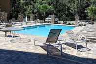 Swimming Pool Hilton Garden Inn Tampa-Wesley Chapel, FL