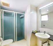 In-room Bathroom 2 FabHotel Vinflora Banjara Hills