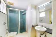 In-room Bathroom FabHotel Vinflora Banjara Hills