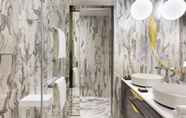 In-room Bathroom 4 La Clef Champs-Élysées Paris by The Crest Collection