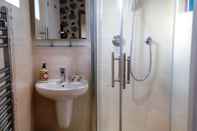 Toilet Kamar Abodes B&B