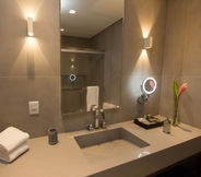 In-room Bathroom 2 Kûara Hotel