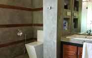 Toilet Kamar 7 Suite Lanka