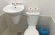 Toilet Kamar 2 Blue Summer Suites